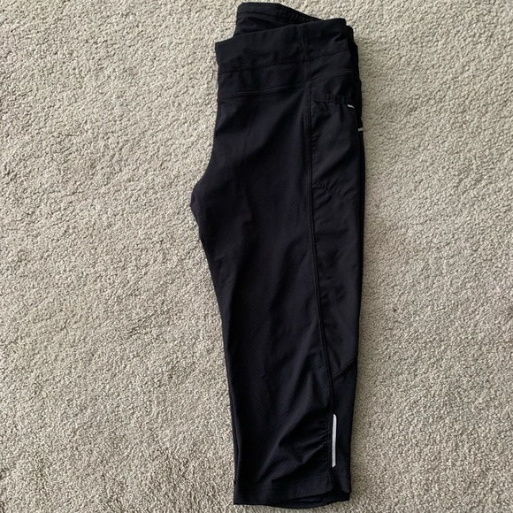 Small Athleta Cropped Leggings - Picture 3 of 9